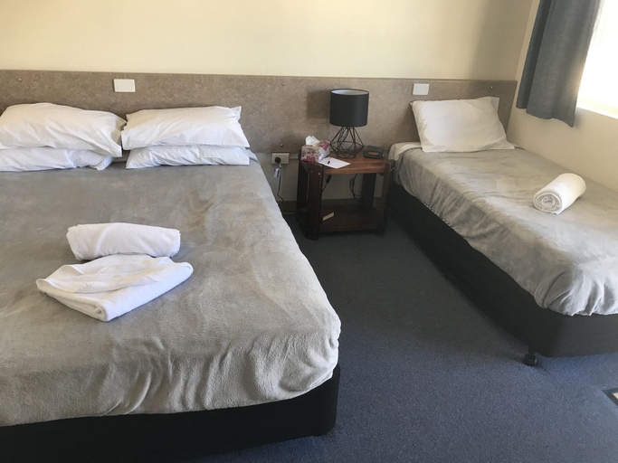 Bedroom 2, Nanango Star Motel, Nanango
