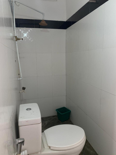 Bathroom 3, Kandy Siebel Bungalow, K.F.G. & G. Korale