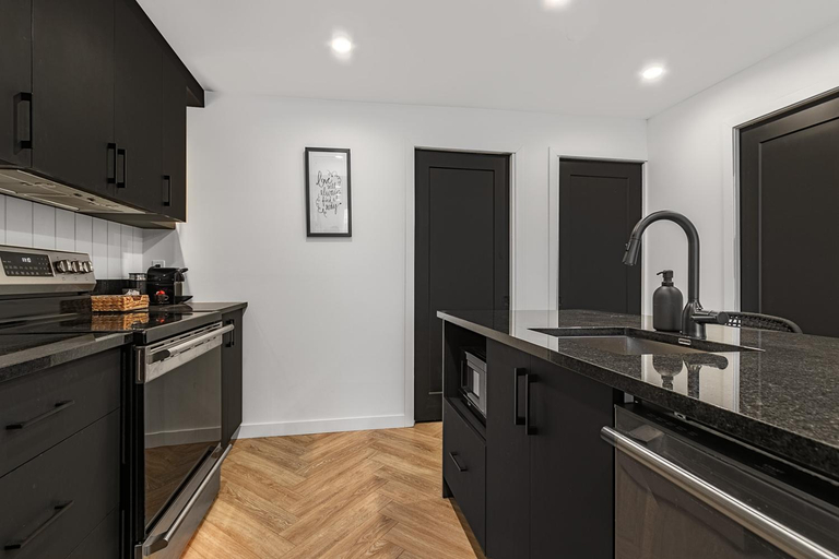 Others 5, Les Appartements du 300, Communauté-Urbaine-de-Québec
