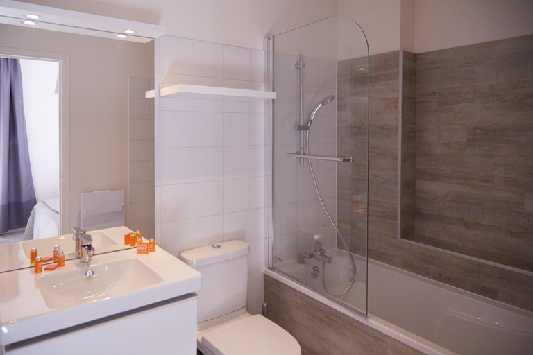 Bathroom 4, La Résidence - Arles, Bouches-du-Rhône