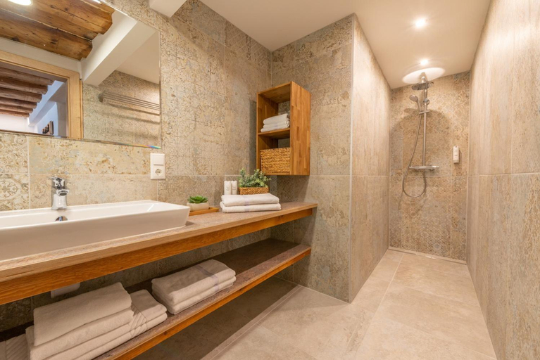 Bathroom 5, I da Mitt, Gmunden