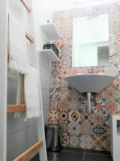 Bathroom 4, Déjà Vu, Crotone