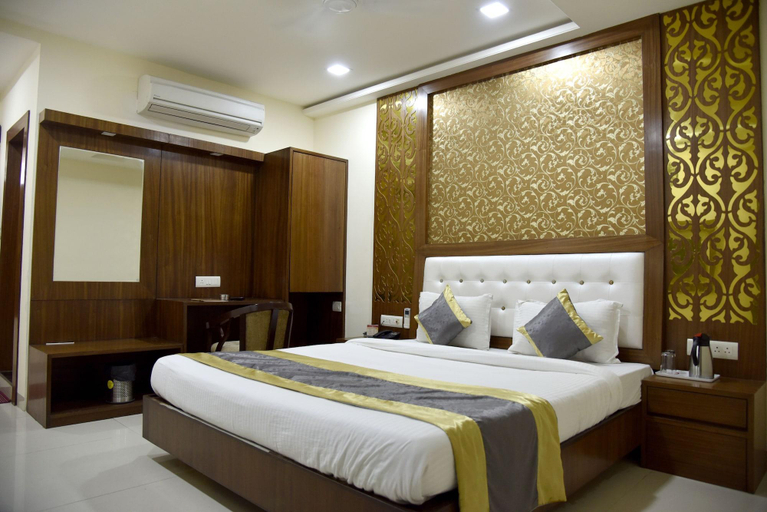 Bedroom 1, Hotel Simran Pride, Raipur