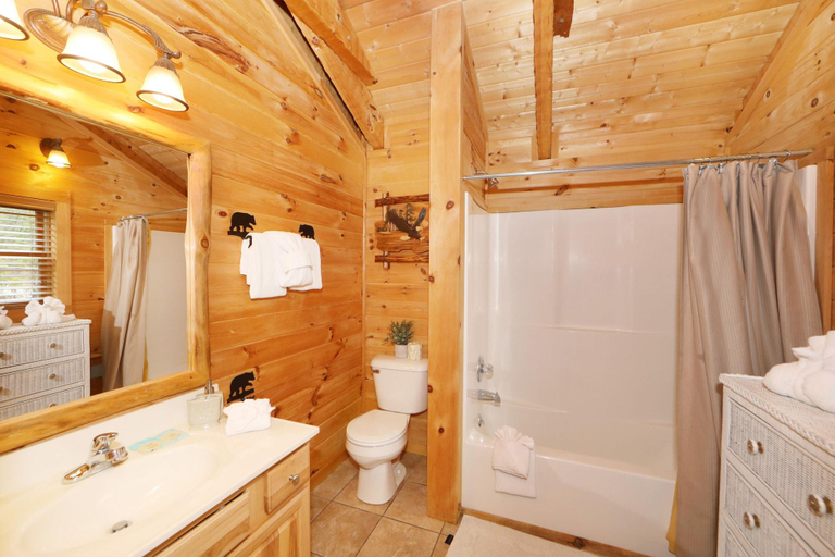 Bathroom 3, Moonlight Obsession, Sevier