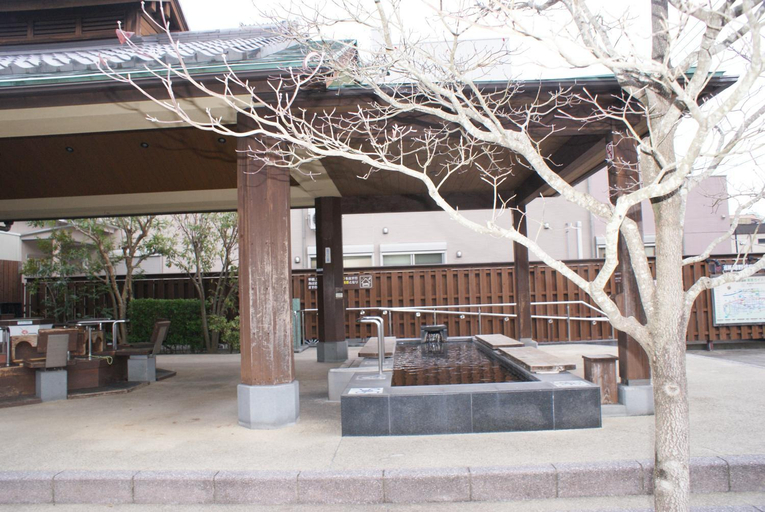 Exterior 8