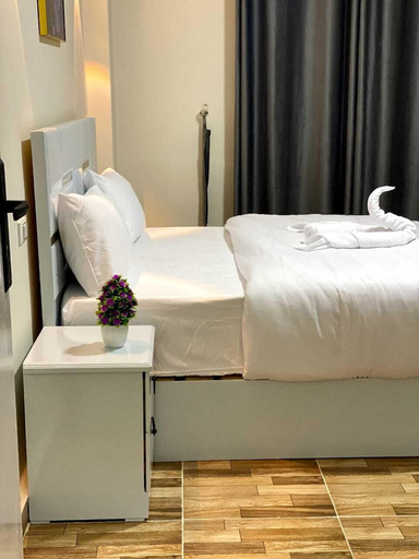 Bedroom 5, Sky light hotel, 'Abdin