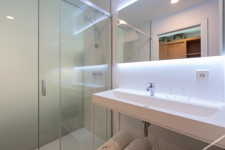 Bathroom 4, Soller Plaza, Baleares