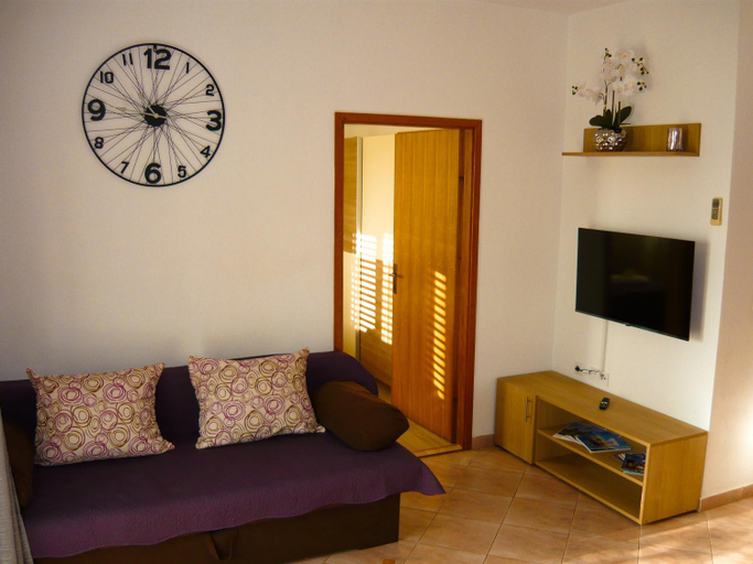 Others 3, Apartments Mirela, Nin