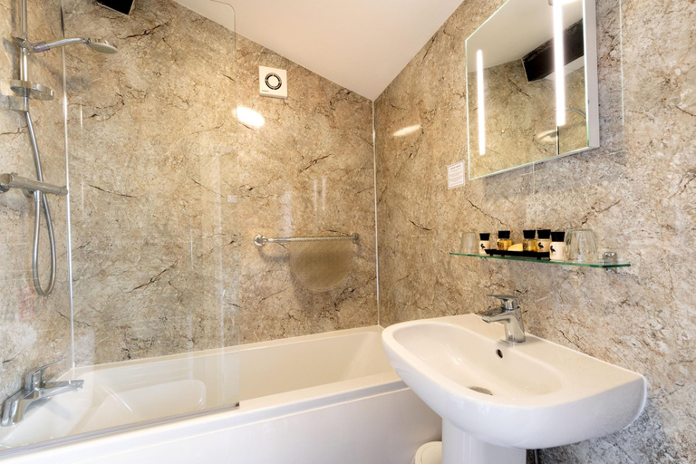 Bathroom 3, The Maypole Inn, North Yorkshire