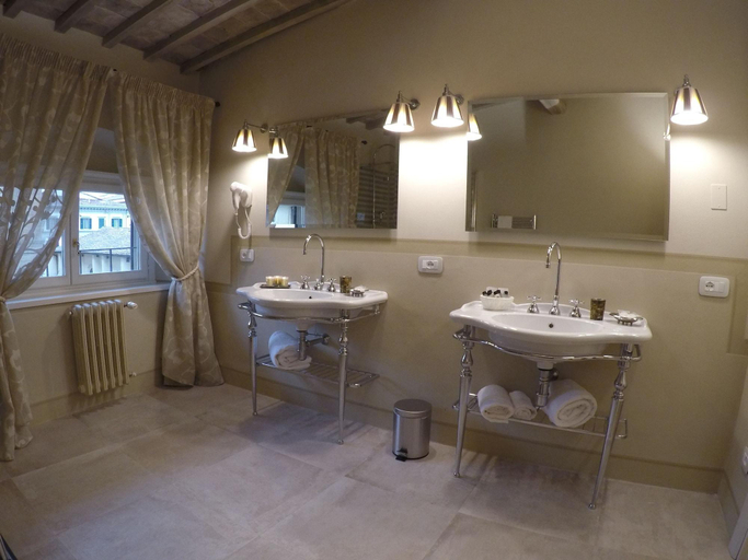 Bathroom 5, Palazzo della Stufa - Residenza d'Epoca, Florence