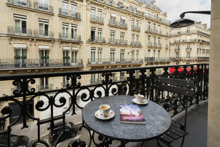 Others 4, Vestay Montaigne, Paris