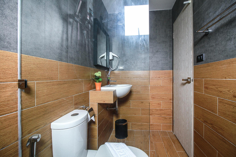 Bathroom 4, Mybed Chonburi, Muang Chon Buri