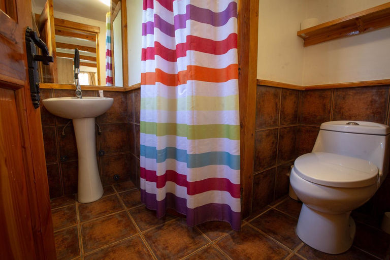 Bathroom 5, La Casa de Carlitos, Cordillera