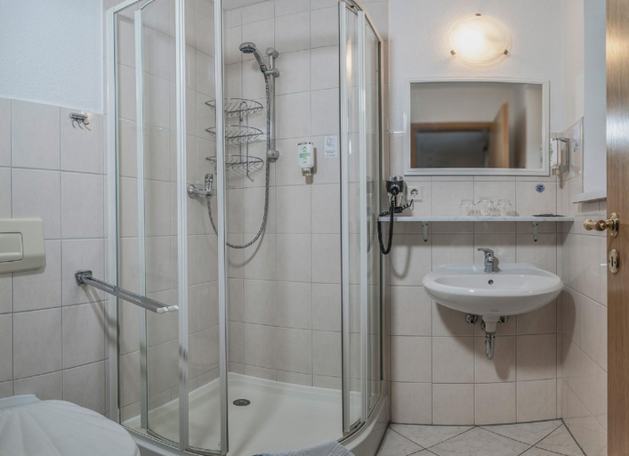 Bathroom 2, Land-gut-Hotel Cafe Meier, Görlitz