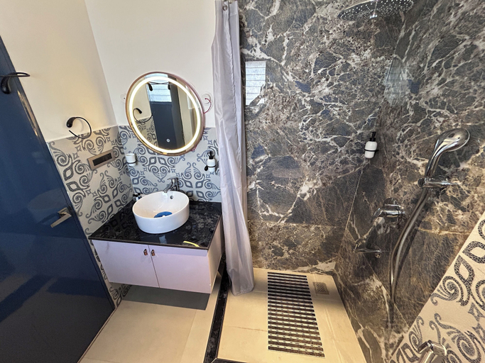 Bathroom 2, HOTEL MEENA AURUM INN, Darbhanga