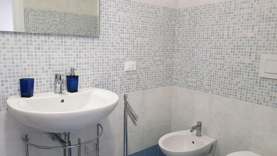 Bathroom 5, B&B Le Due Corti, Lecce