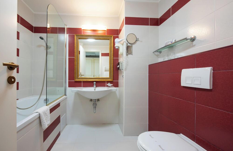 Bathroom 5, Calimbra Wellness and Conference Hotel, Miskolci