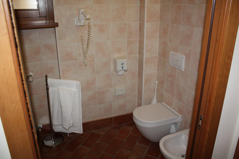 Bathroom 4, Hotel Bed & Wine, Verona
