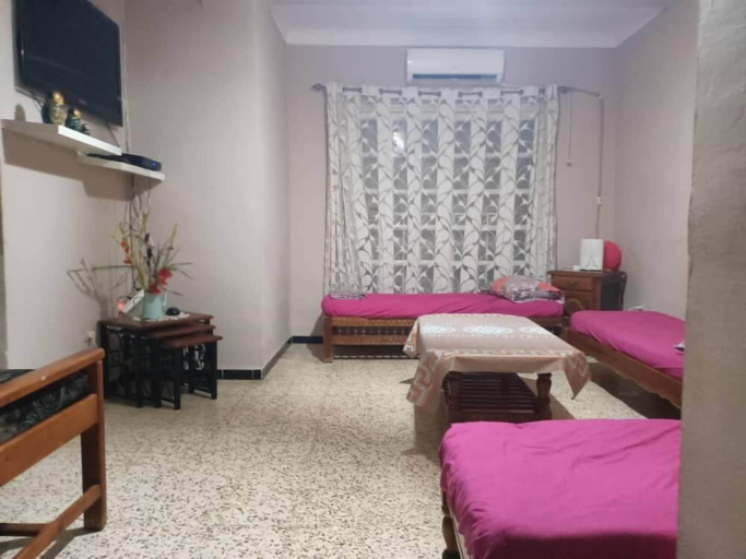 Bedroom 5, F2 bien équipé en centre-ville de Béjaïa, Bejaia