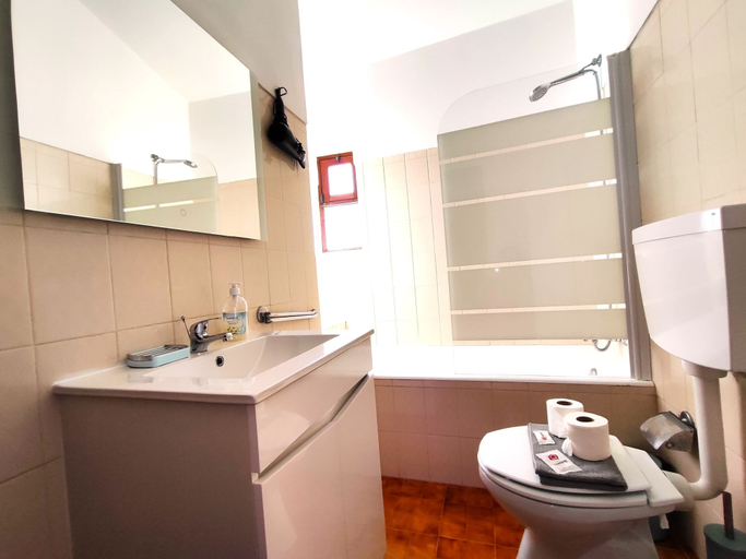 Bathroom 3, Lagos High Point Nature 2 by Homing, Lagos