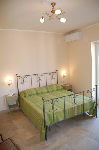 Bedroom 3, Hotel Senator Mediterraneo, Cosenza