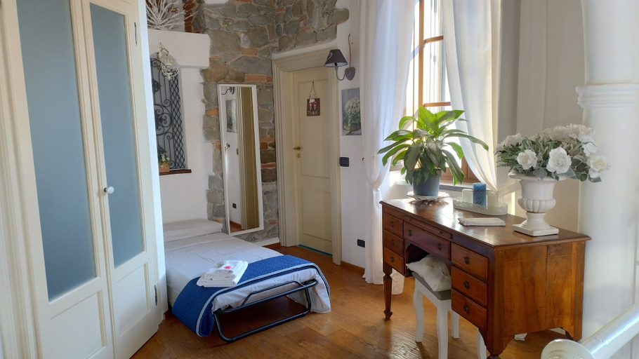Bedroom 4, jasmine cottage, La Spezia