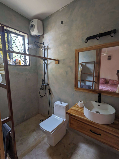 Others 5, Alcyone Residence, Kaskazini 'A'