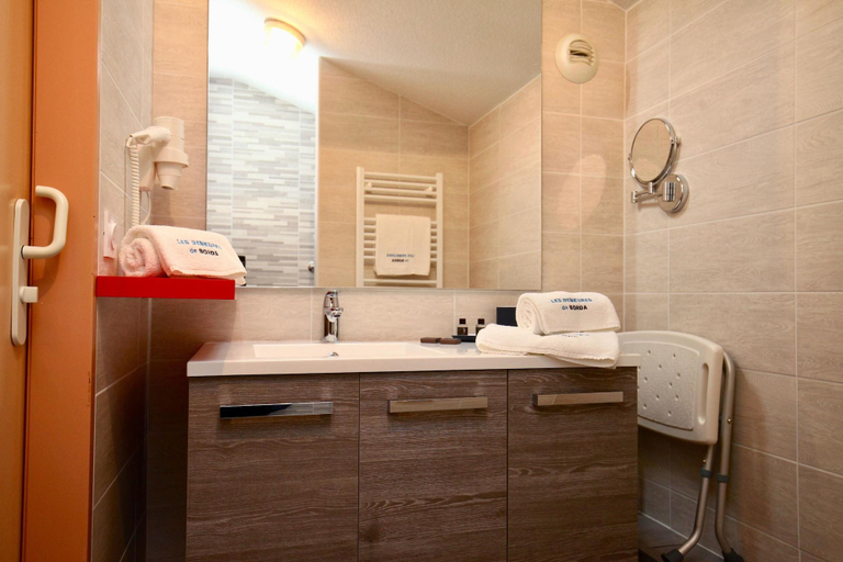 Bathroom 4, Les Demeures de Borda, Landes