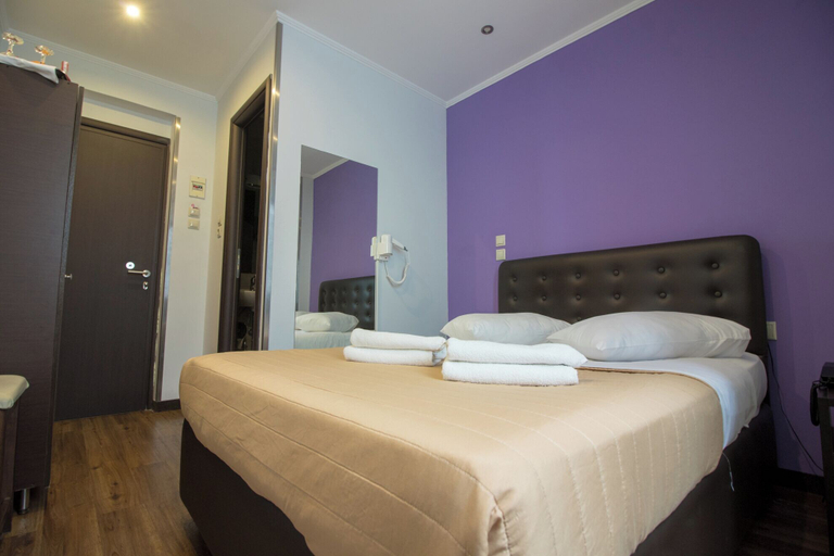 Bedroom 3, Cosmopolit, Attica