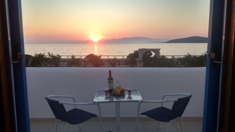 Bedroom 2, Ammoudia Studios, South Aegean