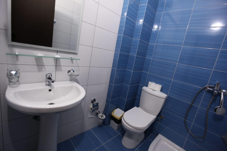 Bathroom 3, Hotel Heksamil, Sarandës