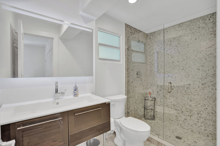 Bathroom 4, Daddy House, Broward