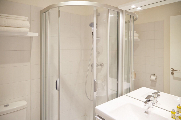 Bathroom 4, La Résidence - Arles, Bouches-du-Rhône