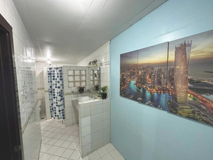 Bathroom 4, Nappers Hostel, Cebu City