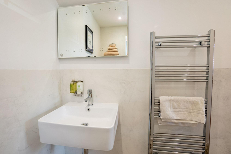 Bathroom 3, The Regent Motel, East Sussex
