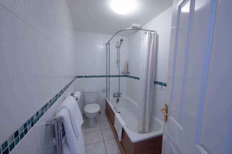 Bathroom, Tregarthen's Hotel, Isles of Scilly