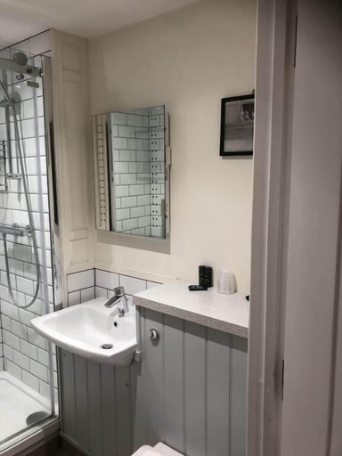 Bathroom 4, Molesworth Arms, Cornwall
