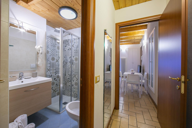 Bathroom 5, Le stanze del Lago, Como