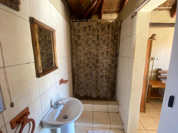 Bathroom 3, Outspan Safaris, Amathole