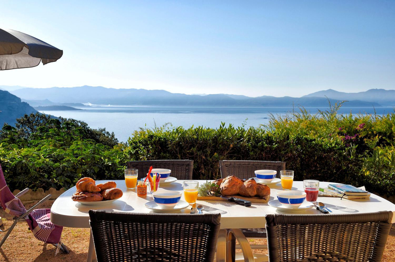 Food & Drinks, Residence Roc E Mare, Corse-du-Sud