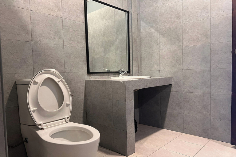 Bathroom 5, Namkhem Inn, Takua Pa