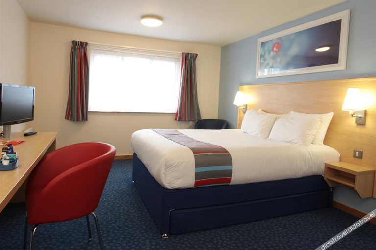 Bedroom 2, Travelodge Reading Central, Reading