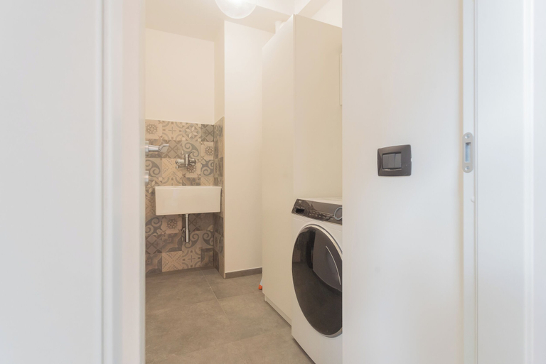 Bathroom 2, Enchanted Como Lake - City Apartment by Rent all Como, Como