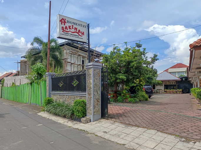 Exterior & Views 2, RedDoorz @ Sakinah Family Tulungagung, Tulungagung