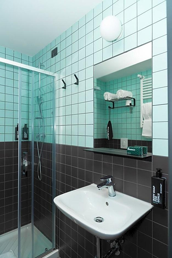 Bathroom 4, Cx Turin Vanchiglia, Torino