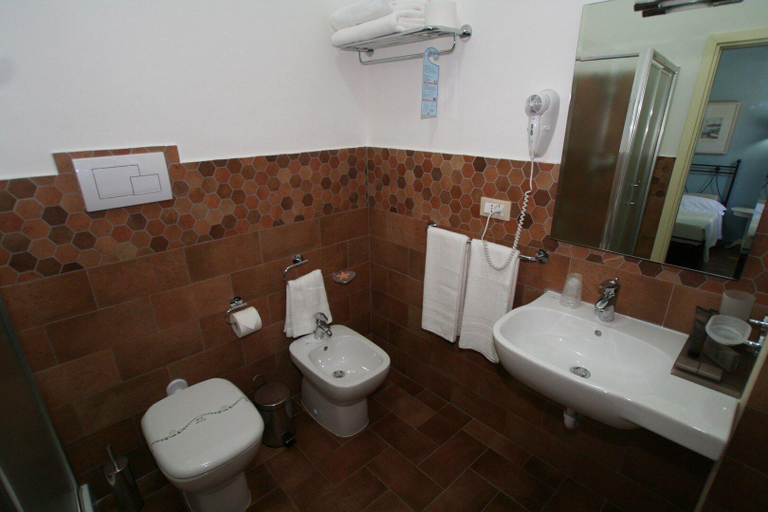 Bathroom 4, Casa Levante, Messina