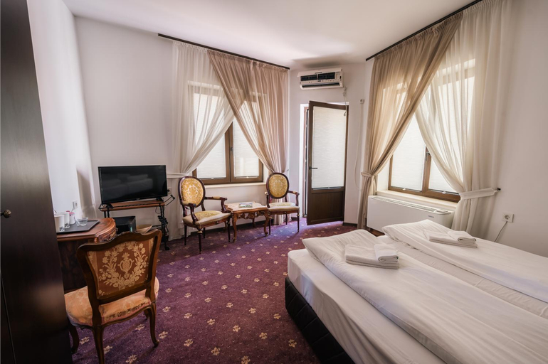 Bedroom 2, Лондонъ - къща за гости / London - guest house, Kyustendil