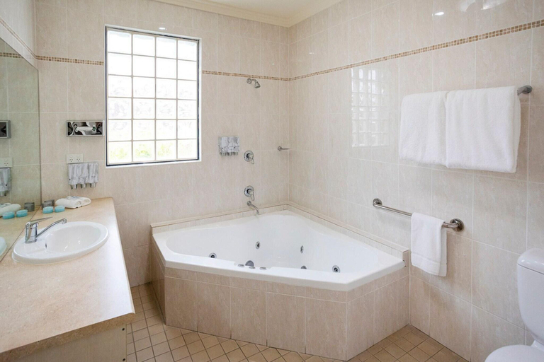 Bathroom 5, Hawkesbury Race Club Motel, Hawkesbury