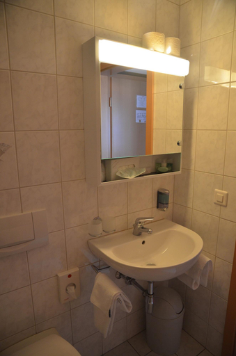 Bathroom 4, Hotel Arkanum, Leuk