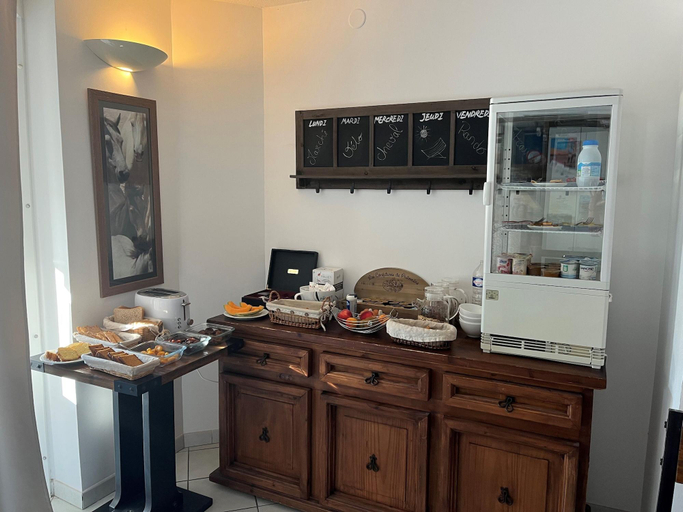 Food & Drinks 5, Ha Tel Les Arcades, Bouches-du-Rhône